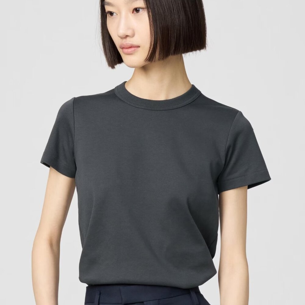 Uniqlo U Crew Neck Short-Sleeve T-Shirt in Dark Gray, Size S